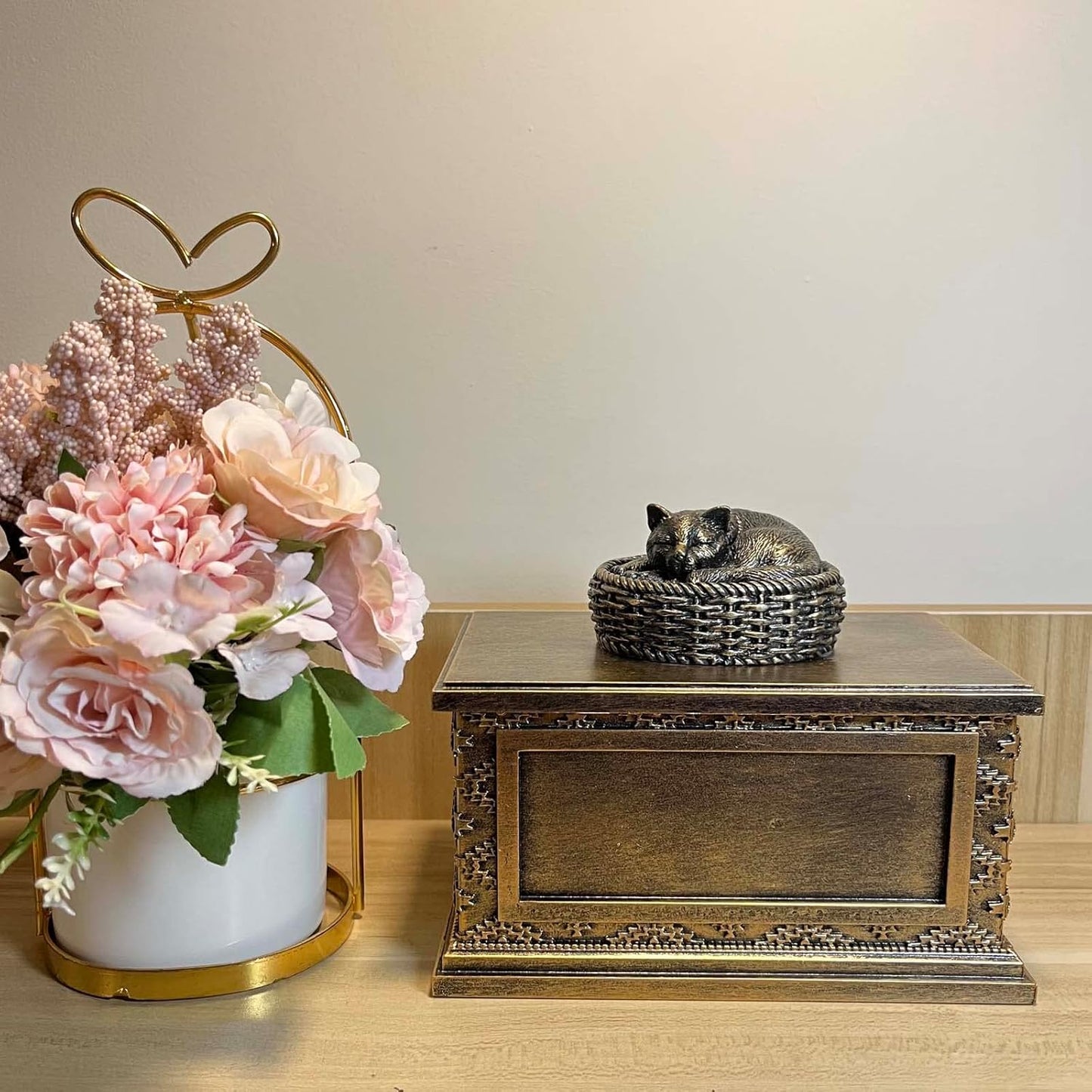 Urn for Ashes Memory Cremation Box Loss Keepsake Gift for Dog and Cat Memories Statue with Personalized Metal Plate (We Do Not Provide Customized Service)